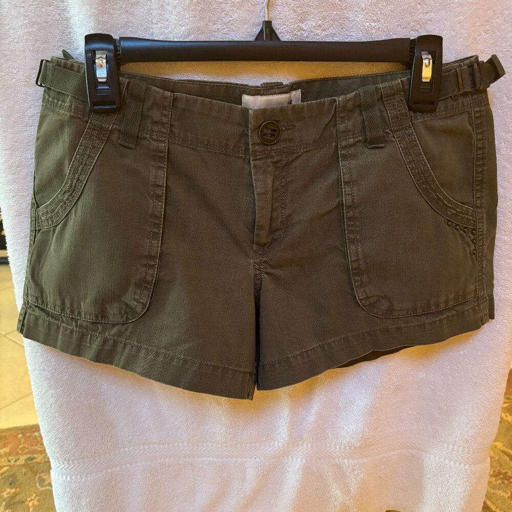 WOMEN'S OLD NAVY SHORTS - SIZE 4